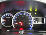 とっても見やすいメーターです。夜間時はラグジュアリーな気分にさせてくれる照明が魅力ですので、夜のドライブも楽しみになりますよ♪