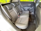 後部座席も気になるようなキズ・汚れやへたり等、大きなダメージはなく、良好な状態です。