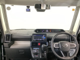 【前方視界】開放的な前方視界!運転がしやすく疲れにくいです♪窓が大きく、見通しがとっても良いおクルマですよ♪