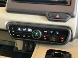 <フルオートエアコン>汗ばむ夏・じめじめする梅雨・寒い冬でも簡単操作で1年中快適なカーライフが楽しめます!オートモード以外にも風の調節や温度調節もできます!