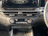 オートエアコンで温度調整も楽チン!四季を問わず快適に運転することが出来ます。
