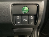 Hondaセンシング用の、VSA(ABS+TCS+横滑り抑制)解除と路外逸脱抑制機能のオンオフスイッチなどはハンドルの右側に装備しています。燃費に役立つECONボタンもここです。