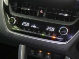 【オートエアコン】車内温度を感知して自動で温度調整をしてくれるのでいつでも快適な車内空間を創り上げます!どの席に座っても快適なドライブが楽しめます♪