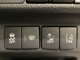 Hondaセンシング用の、VSA(ABS+TCS+横滑り抑制)解除と路外逸脱抑制機能のオンオフスイッチなどはハンドルの右側に装備しています。