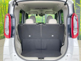 普段のお買い物や通勤、送迎等に十分な荷室スペースを確保しております。セカンドシートを倒すと、大きな荷物の積載も可能です♪