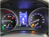 とっても見やすいメーターです。夜間時はラグジュアリーな気分にさせてくれる照明が魅力ですので、夜のドライブも楽しみになりますよ♪