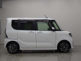 両側パワースライドドア付きだから、狭い駐車スペースなどでの 乗り降りラクラク!小さなお子さまのいるご家庭には嬉しい装備。