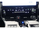 ★運転席と助手席でそれぞれお好みに合わせて温度設定が行えるフルオートエアコンです。外気温や室温、日射量を感知し、吹き出し温度、風量を緻密に制御します