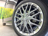 【純正アルミホイール】外観にマッチした純正アルミホイールを装着しております。各種社外アルミホイールや、スタッドレスタイヤも取扱いしております。是非ご相談ください♪