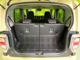 後席を格納すると、これだけの広さが!シーンに合わせたシートアレンジで、大きな荷物も積むことが出来ます♪