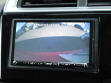 バックをするとき自動でリアの様子が映る『リアカメラ』付き!画面で確認しながらバックができますから安心ですね。でも、目視も大切ですよ!安全第一でお願いします!