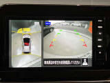 前後左右4つのカメラで、上から見たような映像をお届け、駐車時も安心、アラウンドビューモニター付(肉眼では確認し辛い左前の映像に切り替えることも可能です)。