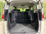 後席を格納すると、これだけの広さが!シーンに合わせたシートアレンジで、大きな荷物も積むことが出来ます♪