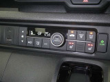 【オートエアコン】車内温度を感知して自動で温度調整をしてくれるのでいつでも快適な車内空間を創り上げます!どの席に座っても快適なドライブが楽しめます♪