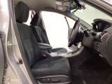電動で前後のスライドやシートハイト、背もたれのリクライニングなどの調節ができるパワーシートが装備されています。微調整もききますのでお好みのシート位置に合わせることができます。