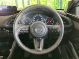 【純正革巻きステアリング】上質な革を使用することで、手にしっかり馴染みとても運転しやすいハンドルです♪