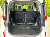 普段のお買い物や通勤、送迎等に十分な荷室スペースを確保しております。セカンドシートを倒すと、大きな荷物の積載も可能です♪