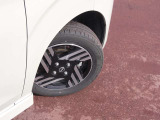 155/65R14タイヤ+専用アルミホイールです。スタッドレスタイヤや各種オプションのご注文も承っております(^^)!