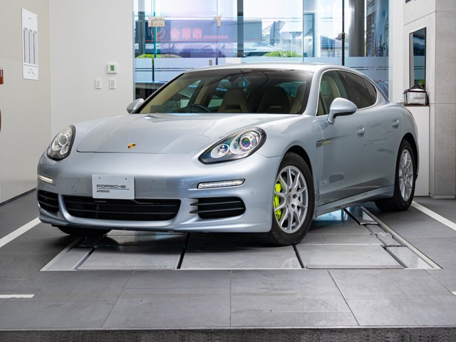 パナメーラS eハイブリッド