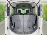普段のお買い物や通勤、送迎等に十分な荷室スペースを確保しております。セカンドシートを倒すと、大きな荷物の積載も可能です♪