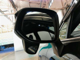 ドアミラーは電動格納機能もあります。駐車する際にこの機能があると大変便利ですね。