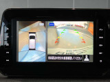 前後左右4つのカメラで、上から見たような映像をお届け、駐車時も安心、アラウンドビューモニター付(肉眼では確認し辛い左前の映像に切り替えることも可能です)。