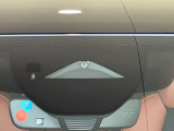 【スマートブレーキサポート】走行中に前方の車両等を認識し、衝突しそうな時は警報とブレーキで衝突回避と被害軽減をアシスト。より安全にドライブをお楽しみいただけます。