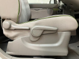 運転席のシートリフターを装備しています★細かくドライビングポジションを設定できるので運転し易く、疲れにくいですね♪