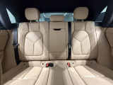 後部座席にもシートヒーター搭載の為、後部座席の方も快適に過ごせます。