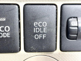【アイドリングストップ】赤信号や渋滞で停車した際にエンジンを停止し、無駄な燃料の消費を抑えます。燃費向上や環境保護につなげる機能♪エンジンはブレーキを離せば再始動します。