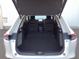 後部座席をたたむとこんなに広いスペースが!