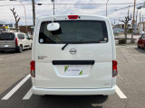 リアガラス5面にはスモークフィルム施工もされており、車内は見えにくくなっております。