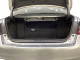ラゲッジも広く使いやすいトランクは、開口部も広く荷物の積み下ろしもしやすいお車となっております。