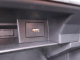 USBポートはスマートフォンの充電などにご利用いただけます♪