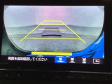 バックでの車庫入れも安心です! リアカメラが付いているバックモニター付のナビを装備しております。操作線もついており距離感も画面から確認できます。