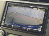 【バックカメラ】駐車時に後方がリアルタイム映像で確認できます。大型商業施設や立体駐車場での駐車時や、夜間のバック時に大活躍!運転スキルに関わらず、今や必須となった装備のひとつです!