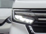 ★LEDヘッドライト搭載★ 白っぽく光る明るく省電力なLEDライト!先進的な白い輝きでフロントフェースを引き締めます☆