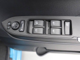 パワーウィンドゥ 運転席ドアスイッチ照明付です。電動格納ミラーも手元でワンモーションで可能です。