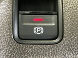パーキングブレーキはスマートな電子制御式と合わせて渋滞時等にブレーキペダルから足を離しても停車状態を保持してくれるオートブレーキホールド機能で運転が楽になります。スタートはアクセルペダルを踏むだけ