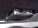 メルセデス専用車載器で純正ナビゲーション連動しております。