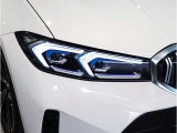 BMWの伝統の丸目4灯ヘッドライトでございます。LEDライトで視認性もよく明るく安全性の向上につながります。