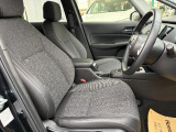 運転席と助手席は長時間運転しても疲れにくいシートとなっております☆