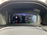 ■スピードメーター■目線を少しずらすだけで確認出来る位置に設置されたメーターパネルです。車速表示も文字がはっきりと見やすいので、運転しやすいですよ!