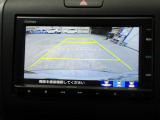 バックカメラの画像です。ガイドラインがスムースな車庫入れをサポートいたします!車庫入れの安心感がアップしますね☆