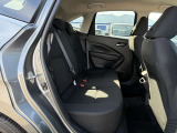 深く腰を掛けることができるので、膝回りの空間に余裕があります!コンパクトカーですが、実際座ってみると、とっても広くお過ごし頂けます!ぜひ現車でご確認ください。