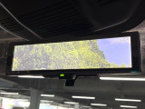 【インテリジェントルームミラー】後席の大きな荷物や同乗者で後方が確認しづらい時でも安心!カメラが撮影した車両後方の映像をルームミラー内に表示。クリアな視界で状況の確認が可能です!