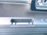助手席フロントドアプルポケットコンビニフック付です。