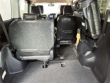 リアシートを倒せば、広々とした荷室空間に♪ お荷物、たっぷり載せられます!ゴルフバッグや長尺物も搭載可能、レジャーにお仕事にお買い物にも便利な広々荷室です(^^)