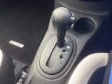 手に馴染むシフトノブで、操作がスムーズに。毎日のドライブがもっと楽しく快適になります。