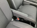 アームレストが装備されています。